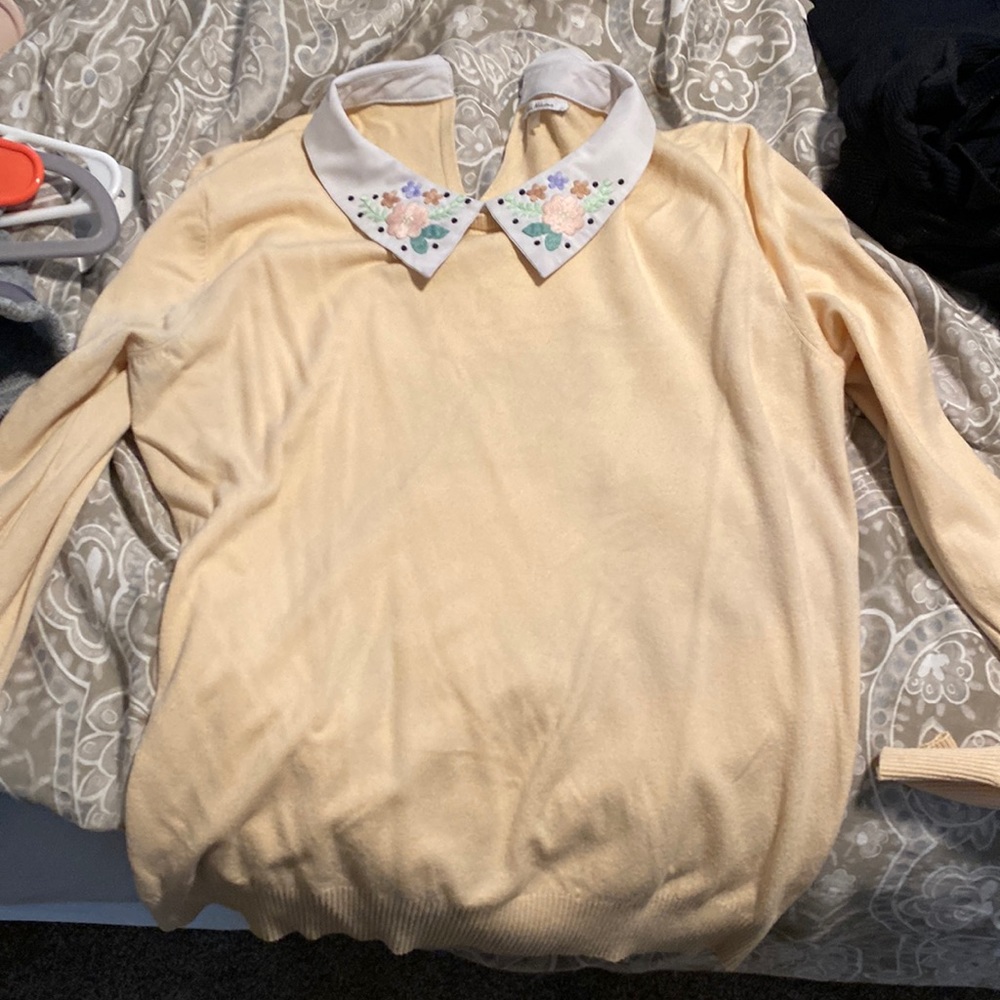 Embroidery Collar yellow sweater